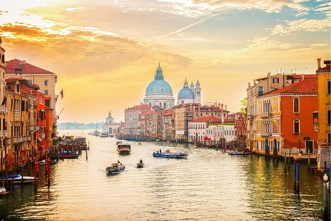 Venice Highlights with Local: Private Walking Tour & Gondola Ride - Campo San Luca and the first look at Venice