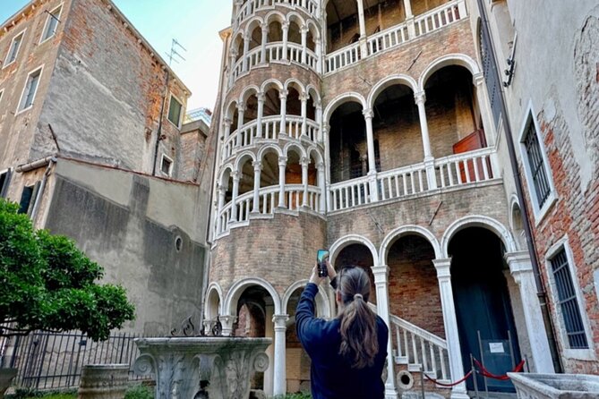 Venice in A Day: St Mark's Basilica, Doge's Palace & Gondola Ride - Lunch is your chance to reset