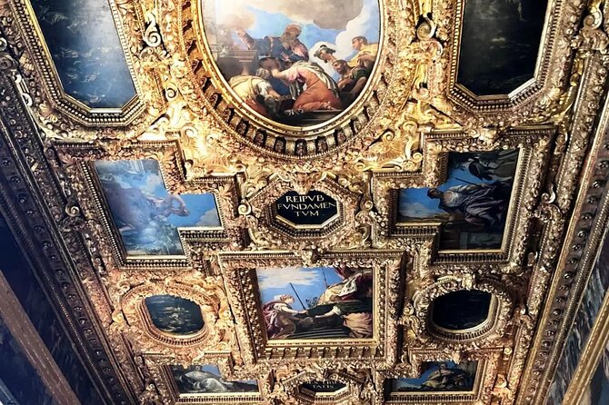 Venice Must-see: St. Mark's Basilica, Doge's Palace & Gondola - Why this combination works in Venice