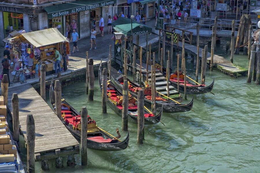 Venice: Off the Beaten Path Private Gondola Ride - What the private format means in practice