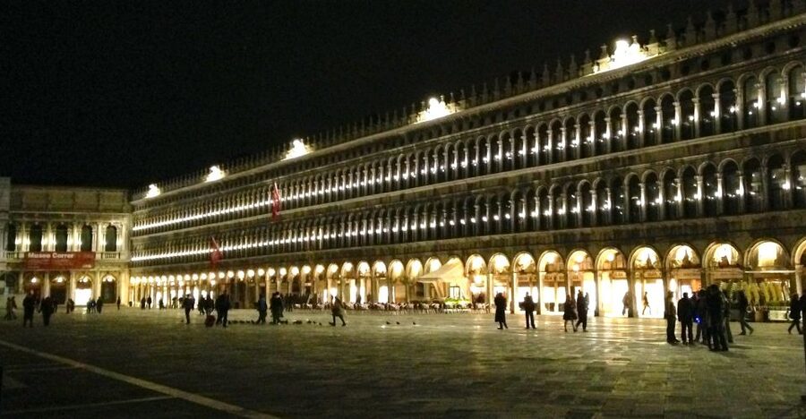 Venice: Private After Dark Tour and Gondola Ride - Campiello Querini and Santa Maria Formosa