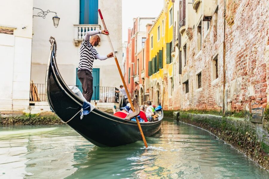 Venice: Private Crafted Gondola Ride Along Grand Canal - How the price works for a group of five