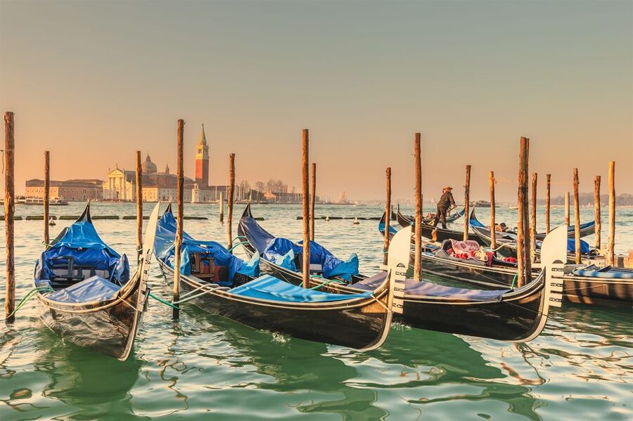 Venice: Private Gondola Cruise for up to 5 Passengers - Practical tips for a smoother ride