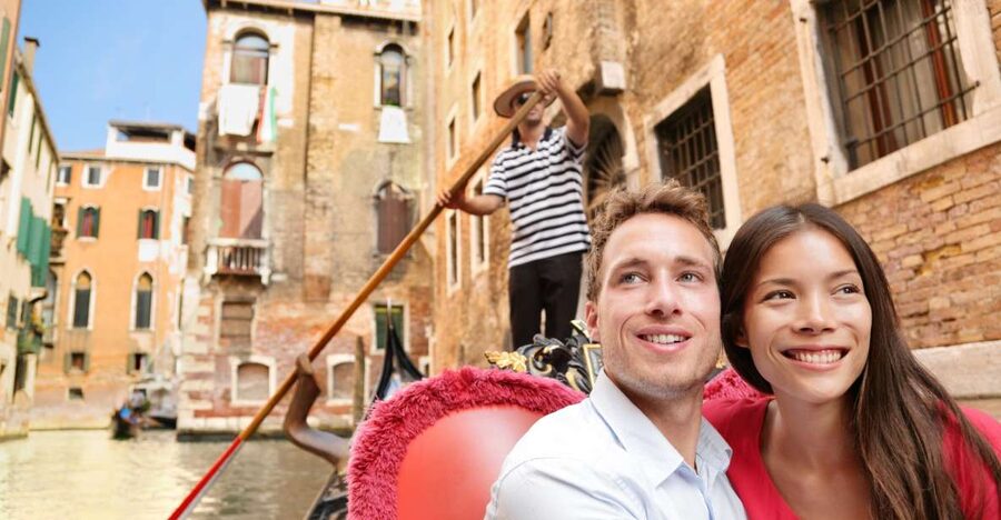 Venice: Private Gondola Ride - What this gondola ride is really like