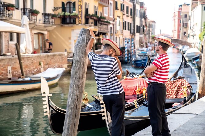 Venice Private Gondola Ride: Explore Hidden Canals and Sights - The 60-minute route: San Polo and the Grand Canal