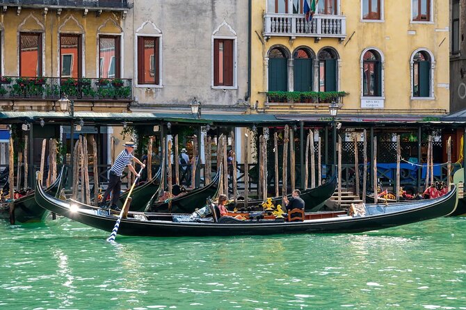 Venice Private Gondola Ride: Explore Hidden Canals and Sights - The 90-minute ride: Rialto Market and Ca’ d’Oro