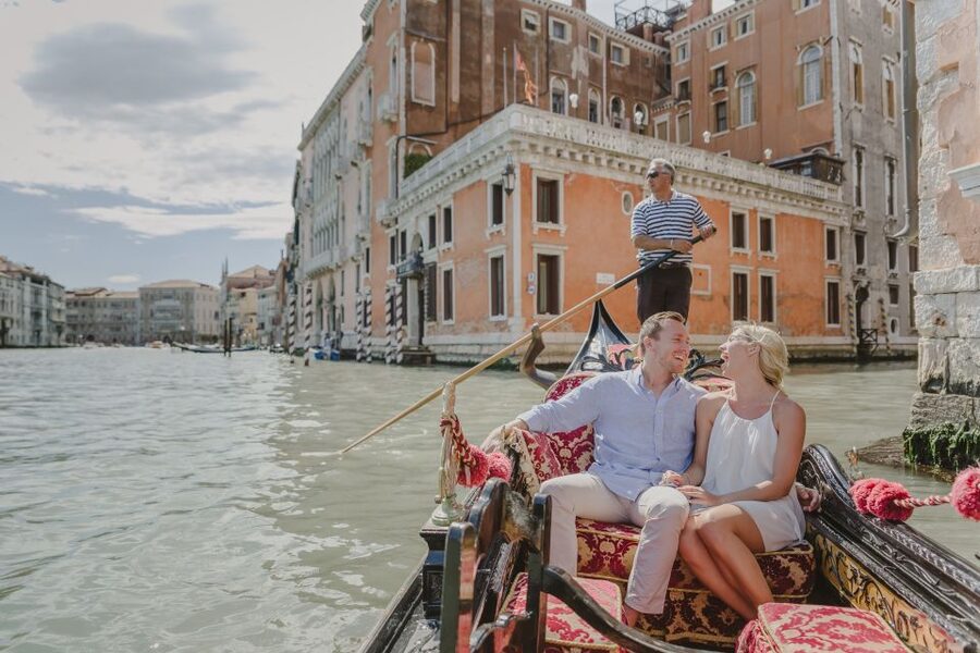 Venice: Private Gondola Ride with Photo Shoot - Finding Venice’s quieter corners by gondola