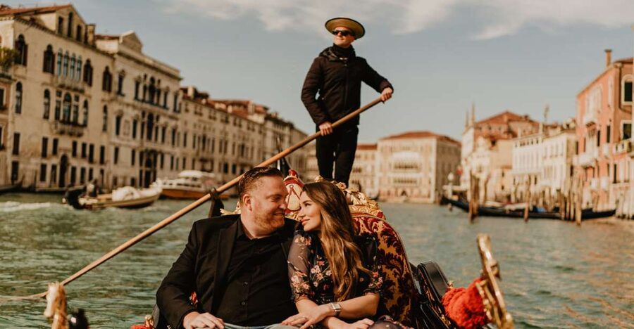 Venice: Private Gondola Ride with Professional Photographer - Who should book this experience?