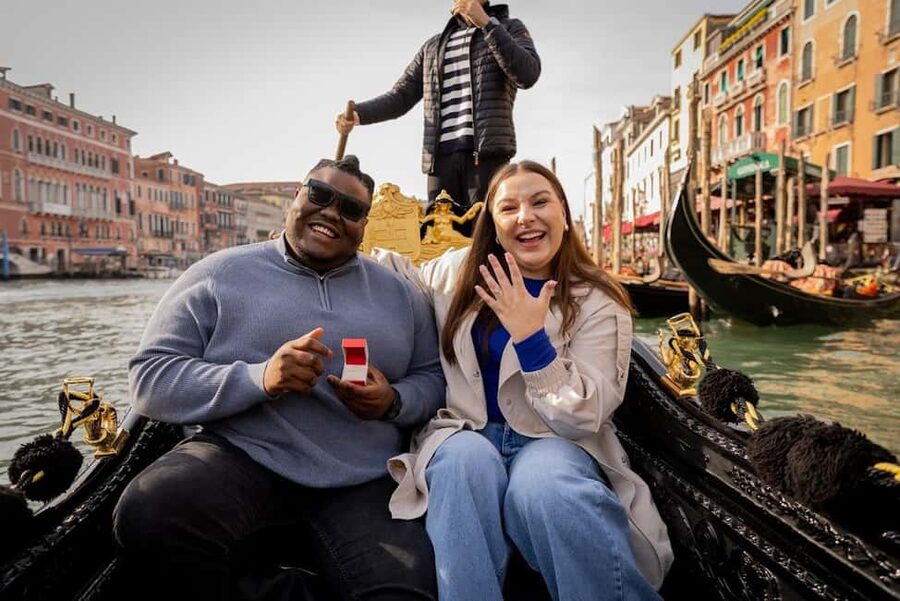 Venice: Private Photoshoot In Gondola - What the 30-minute Venice photoshoot is really for