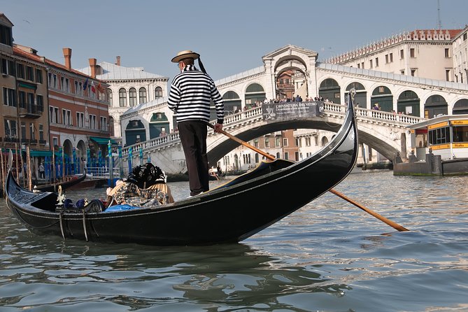 Venice Private Tour for Families with Gondola Ride - Entering Doge’s Palace