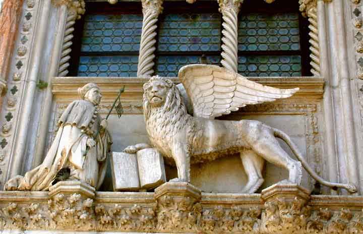 Venice: Private Tour with Doge's Palace, St. Mark's, Gondola - Rialto Bridge and the story of Marco Polo