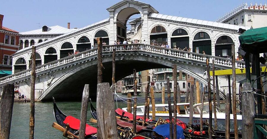 Venice: Private Tour with Doge's Palace, St. Mark's, Gondola - Ending on a private gondola