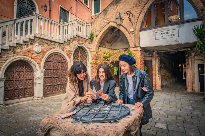 Venice: Private Walking Tour with Optional Gondola Ride - A quieter start near Saint Mark’s Square