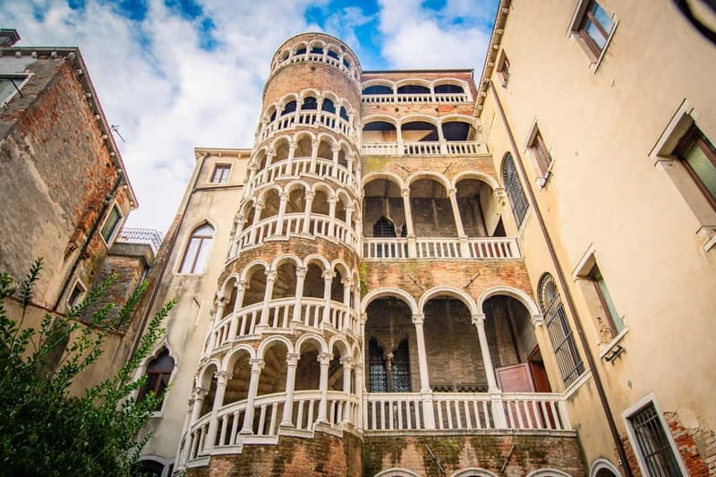Venice: Private Walking Tour with Optional Gondola Ride - Who should book this Venice experience?