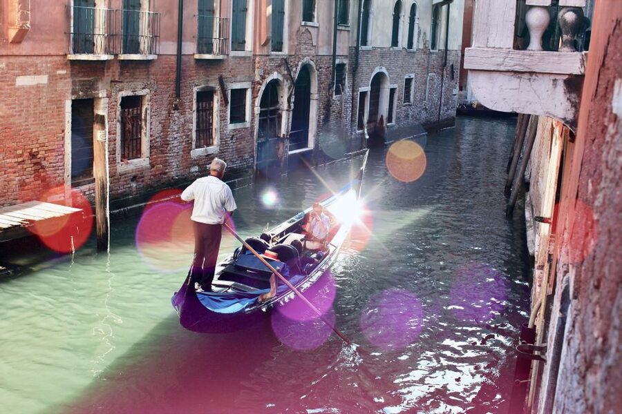 Venice: Romantic Gondola tour and Dinner for two - FAQ