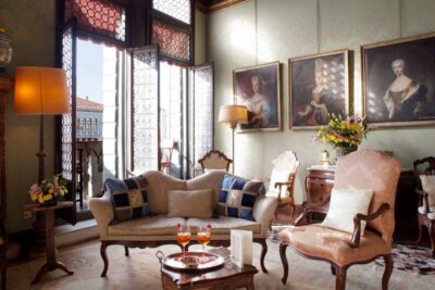 Romantic Palace Dinner and Private Gondola Ride