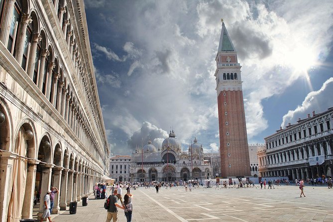 Venice Saint Mark's Basilica and gondola tour in the morning - What the guide experience is really like