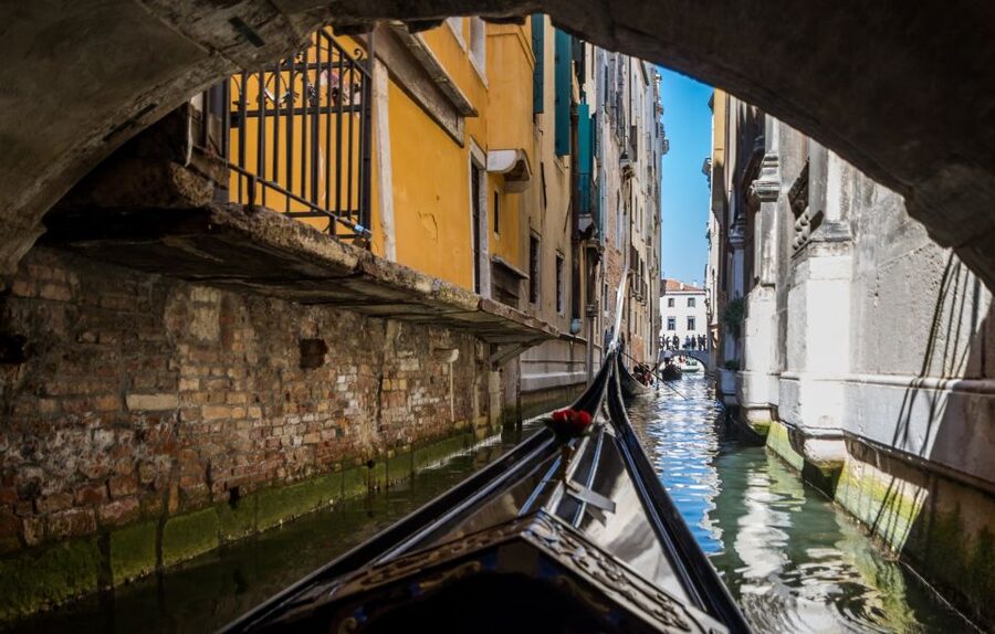 Venice: Shared Gondola Ride Across the Grand Canal - Key points to know before you book