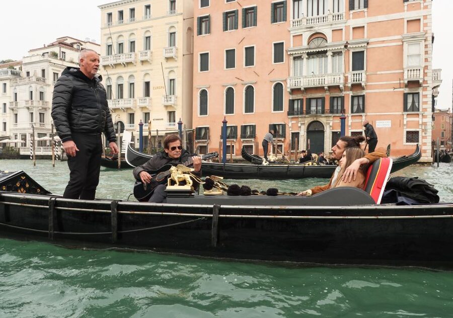 Venice: Shared Gondola Ride and Serenade - Finding the Santa Maria del Giglio station