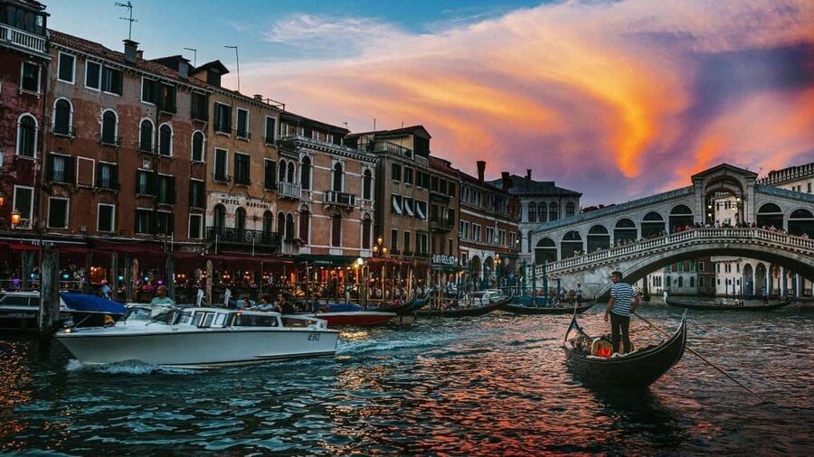 Venice: Shared Gondola Ride at Sunset - Key points before you book