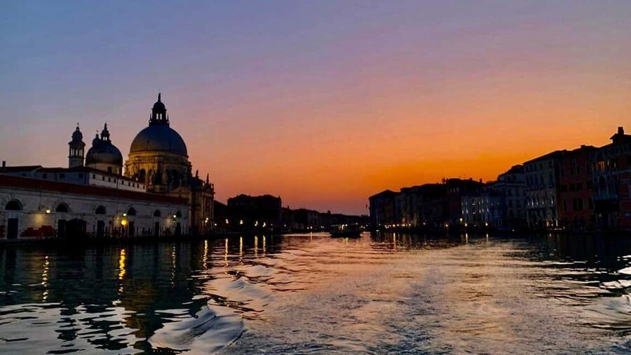 Venice: Shared Gondola Ride at Sunset - Why the sunset setting is worth considering