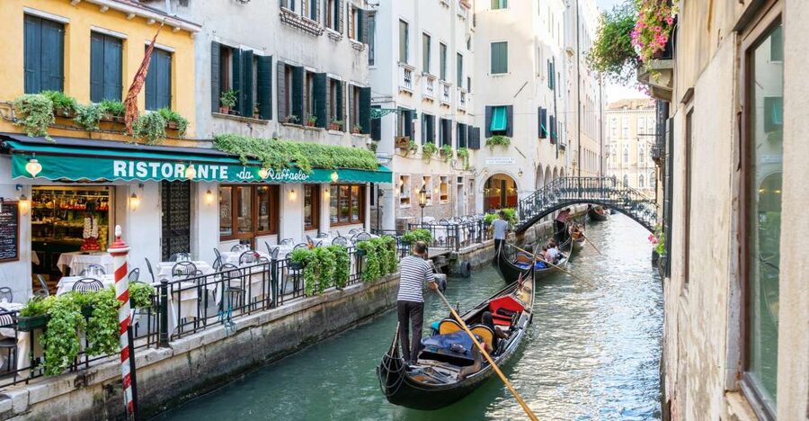 Venice: Shared Gondola Ride through the Lagoon City - Finding the meeting point near Saint Mark’s Square
