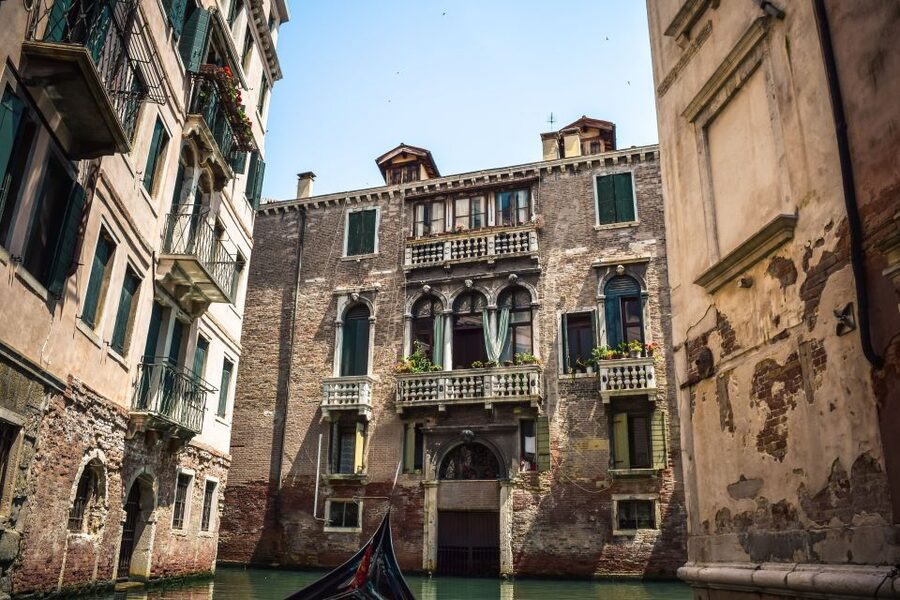 Venice: Shared Gondola Tour - Turning into the smaller canals