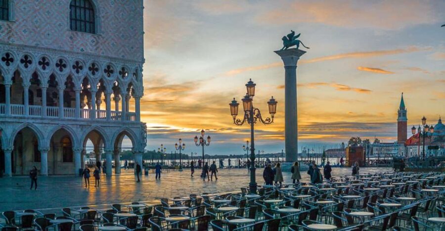 Venice: St Mark's Basilica, Doge's Palace, and Gondola Ride - Crossing the Bridge of Sighs