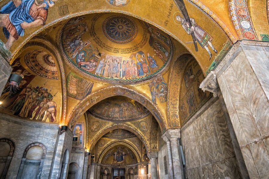 Venice: St. Mark's Basilica, Doge's Palace & Gondola Ride - A full Venetian day that starts at Rialto
