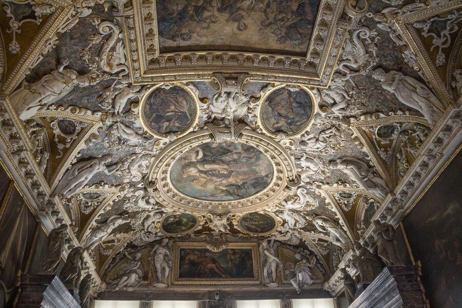 Venice: St. Mark's Basilica, Doge's Palace & Gondola Ride - Why the guide makes a difference