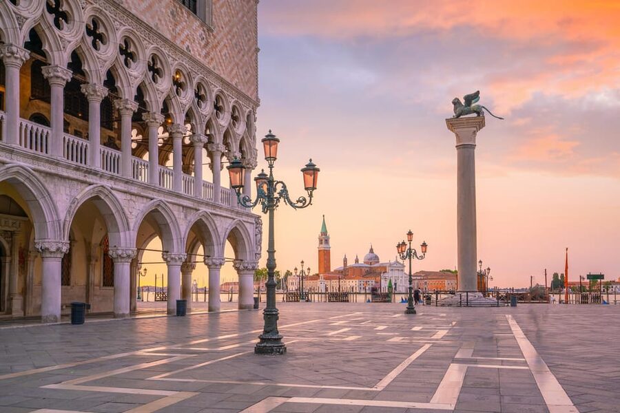 Venice: St. Mark's Basilica Guided Tour and Gondola Ride - Timing, clothing, and what to carry
