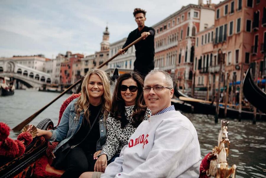 Venice: St. Mark's Basilica Guided Tour & Gondola Ride - Key points at a glance
