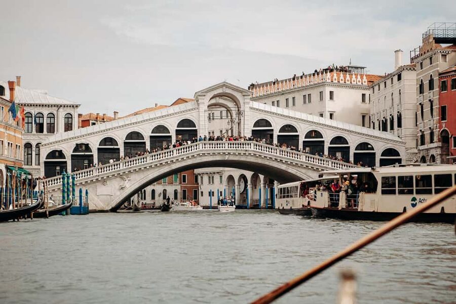 Venice: St. Mark's Basilica Guided Tour & Gondola Ride - Why this three-hour route works in Venice