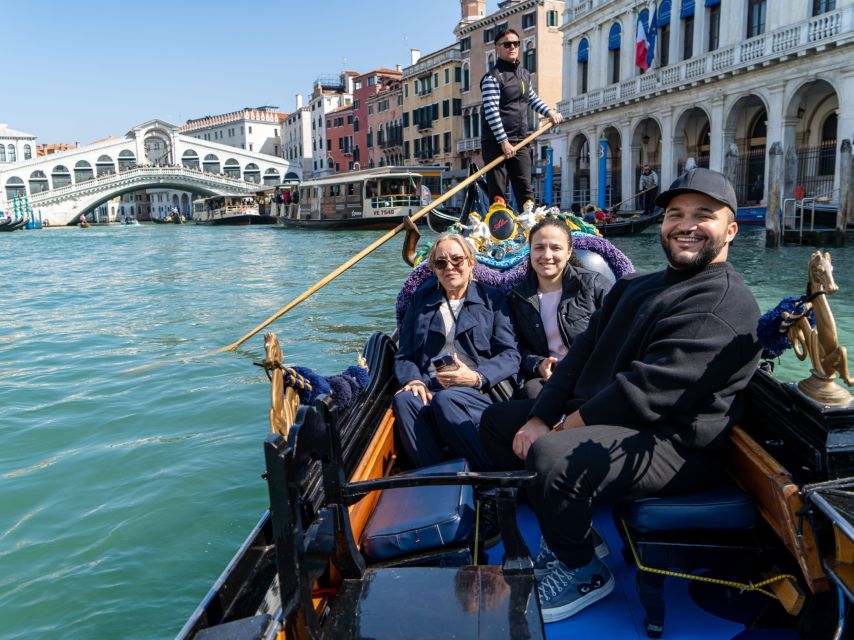Venice: St. Mark's, Doge's Palace, Rialto, and Gondola Tour - The 30-minute shared gondola ride