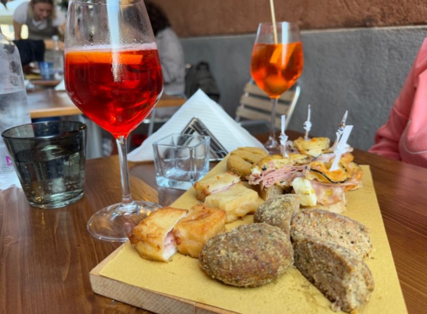 Venice: St. Mark's, Doge's Palace, Rialto, and Gondola Tour - Lunch and the split between morning and afternoon