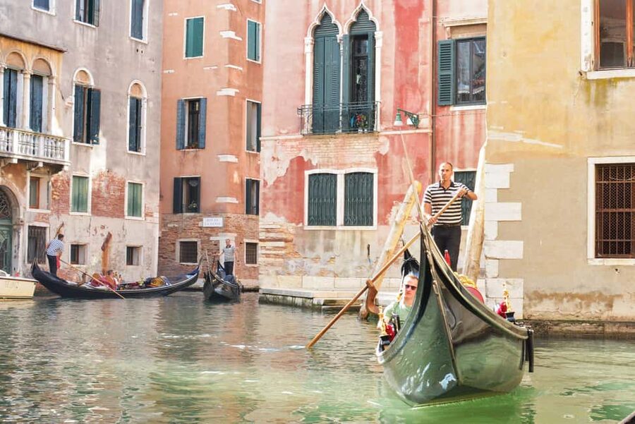 Venice: St Mark's Square & Rialto Walking Tour & Gondola - Walking through Venice’s calli and campos