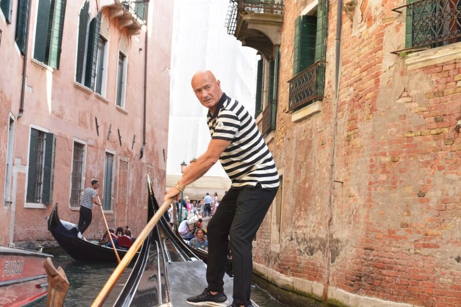 Venice: St Mark's Square & Rialto Walking Tour & Gondola - The Gondola Gallery and 3D presentation