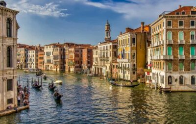 St. Mark’s Walking Tour & Gondola Traghetto Crossing