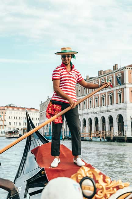 Venice: St. Mark’s Walking Tour & Gondola Traghetto Crossing - Crossing the Grand Canal by traghetto