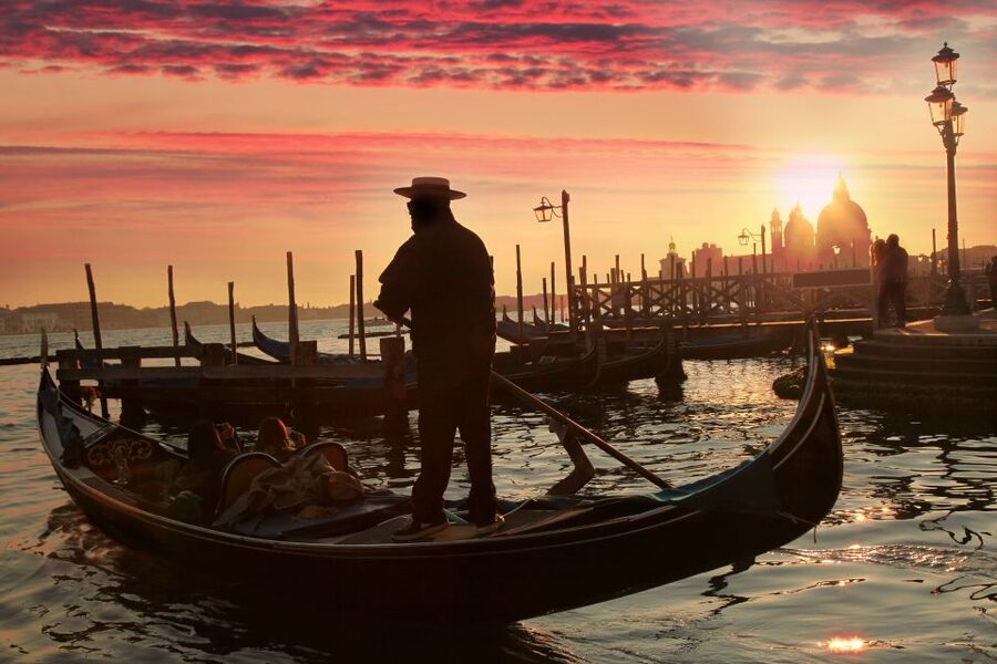 Venice: Sunset or Evening Gondola Tour - What the gondola ride actually gives you