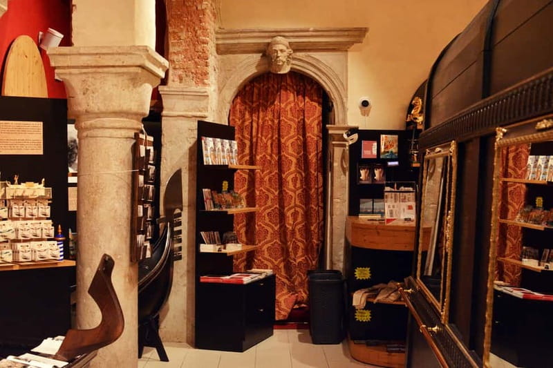Venice: The Gondola Gallery 3D Experience - From 1700s Carnival to the Rialto Bridge