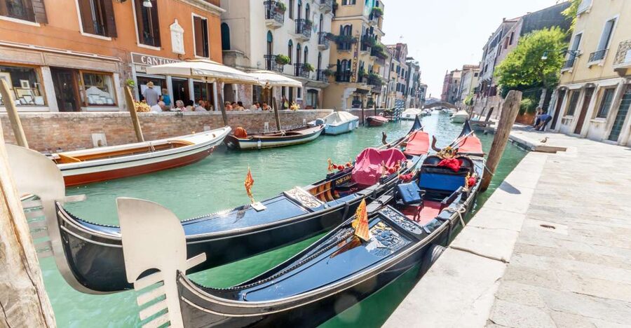 Venice: Traditional Shared Gondola Ride - Why Venice looks different from a gondola