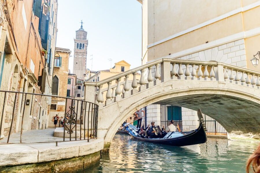 Venice: Traditional Shared Gondola Ride - The Bridge of Sighs and changing routes