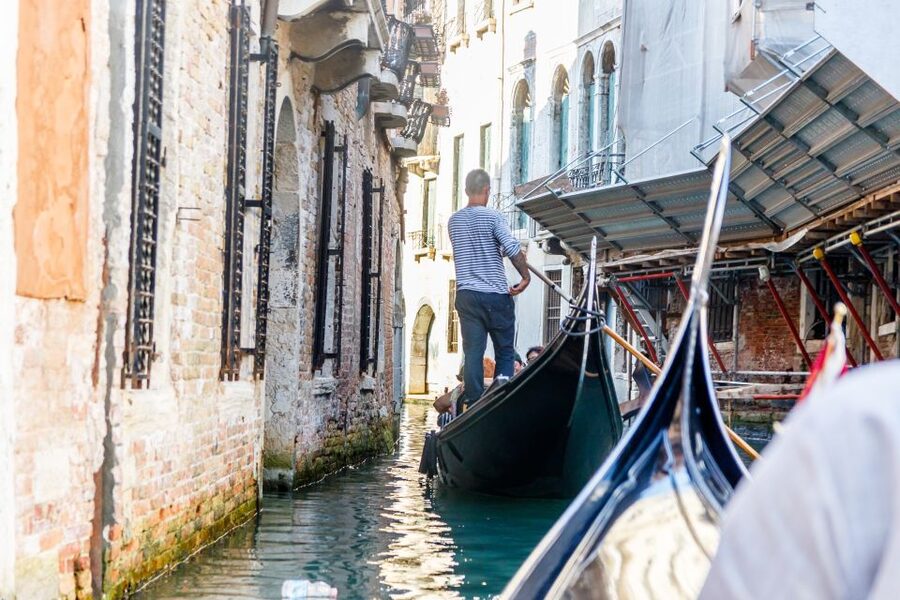 Venice: Traditional Shared Gondola Ride - Shared seating and the question of romance