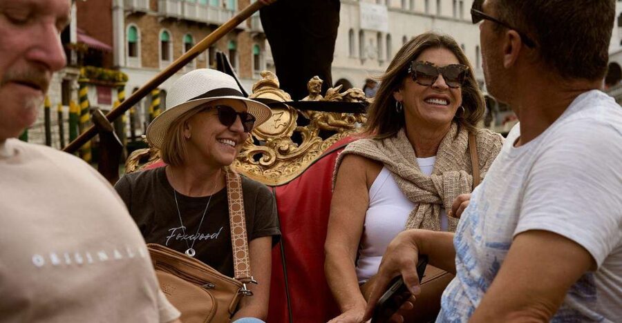 Venice: Vip Semi-Private Walking Tour with Gondola Ride - Why this three-hour route works in Venice