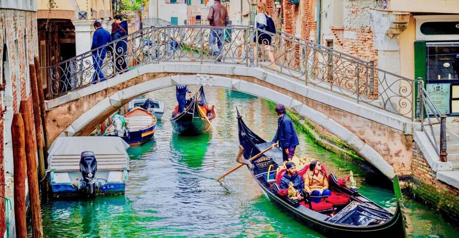 Venice: Walking Tour & Gondola Ride - Meeting near San Zaccaria