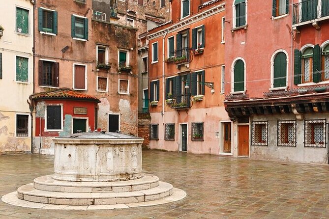Venice Walking Tour with Gondola Ride Experience - A typical Venetian campo and the city’s everyday scale