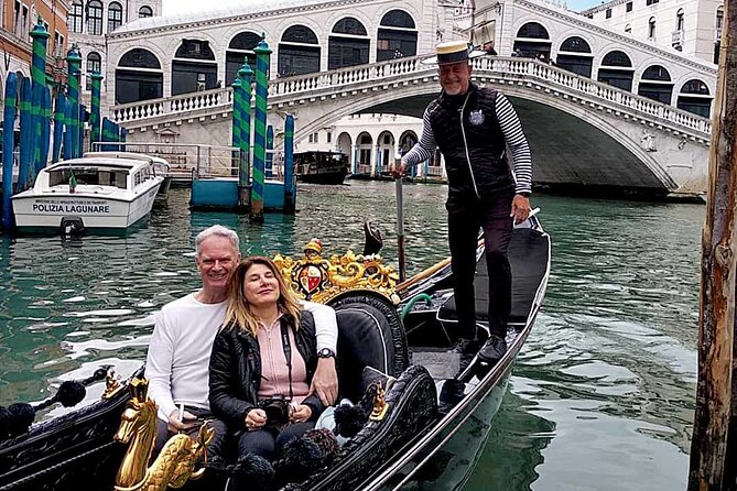 Walking Tour and Enchanting Gondola Journey in Venice - Reaching the Rialto Bridge in about 10 minutes