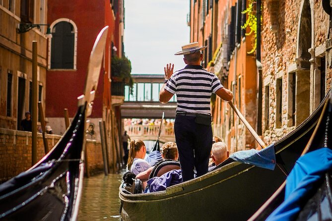 Walking Tour and Enchanting Gondola Journey in Venice - Thirty minutes on the water