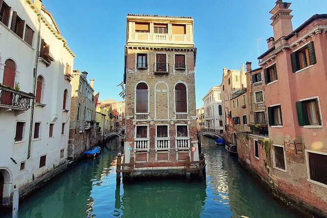 Walking Tour and Enchanting Gondola Journey in Venice - Why the walking and boat combination works